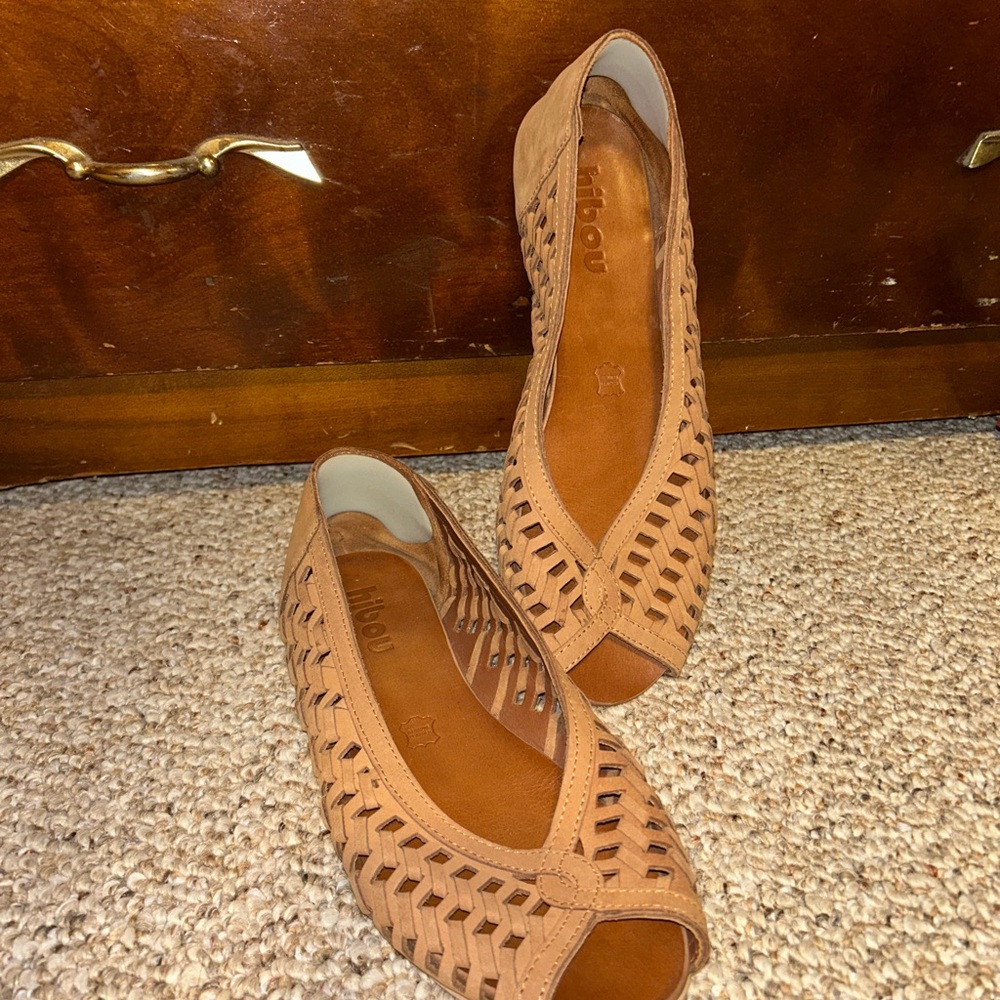 All leather peeptoe flats
